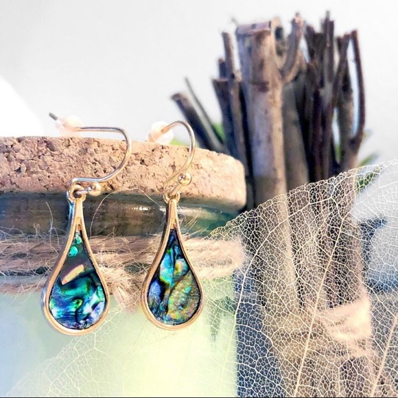 Beautiful Gold tone women’s teardrop abalone shell dangle earrings - Picture 5 of 8
